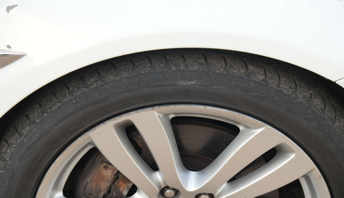 2014 Jaguar XJ L 3.0 V 6 PORTFOLIO, Diesel, Automatic, 73,206 km, Right Front Tyre Tread