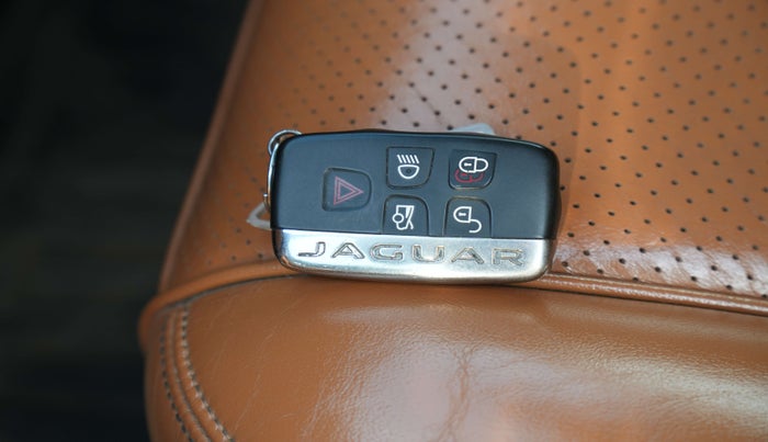 2014 Jaguar XJ L 3.0 V 6 PORTFOLIO, Diesel, Automatic, 73,206 km, Key Close Up