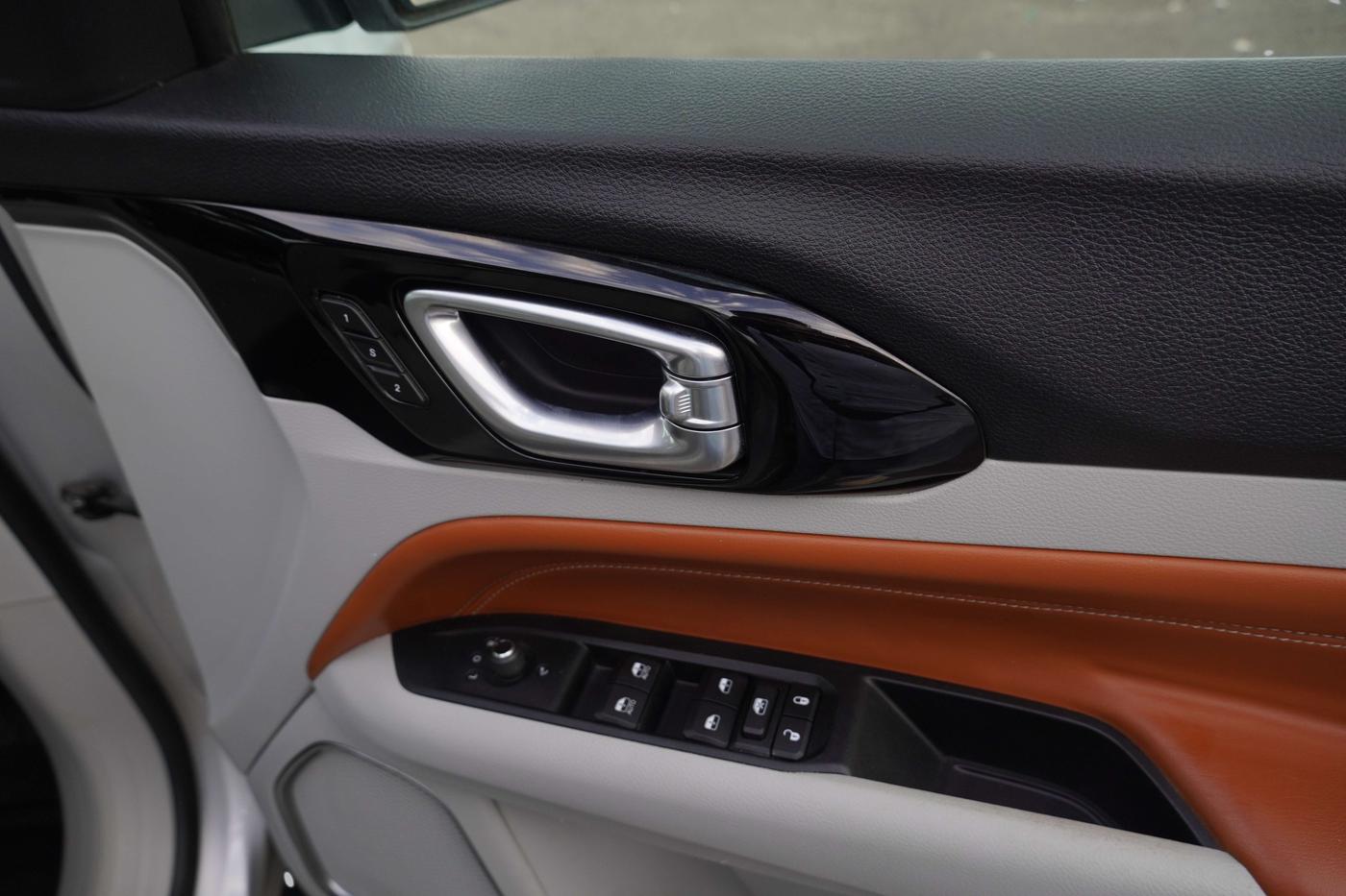 2021 Jeep Compass LIMITED (O) 1.4 PETROL DCT, Petrol, Automatic, 32,364 km, Driver Side Door Panels Control