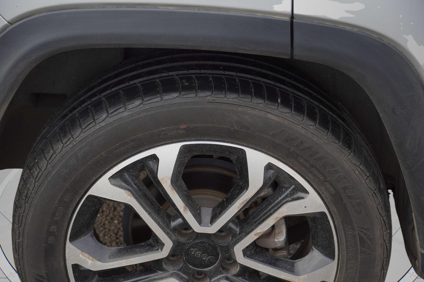 2021 Jeep Compass LIMITED (O) 1.4 PETROL DCT, Petrol, Automatic, 32,364 km, Left Rear Tyre Tread