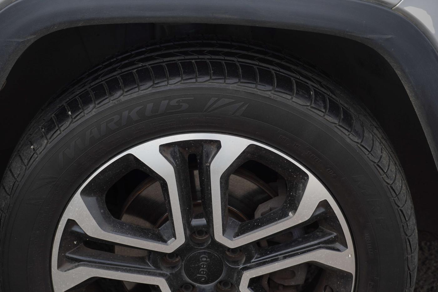 2021 Jeep Compass LIMITED (O) 1.4 PETROL DCT, Petrol, Automatic, 32,364 km, Left Front Tyre Tread