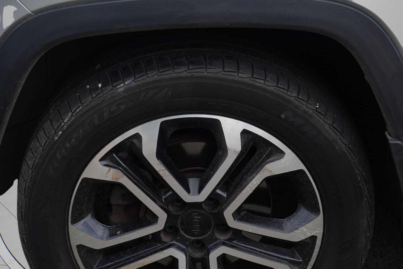 2021 Jeep Compass LIMITED (O) 1.4 PETROL DCT, Petrol, Automatic, 32,364 km, Right Front Tyre Tread