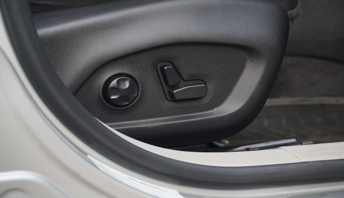 2021 Jeep Compass LIMITED (O) 1.4 PETROL AT, Petrol, Automatic, 32,364 km, Driver Side Adjustment Panel