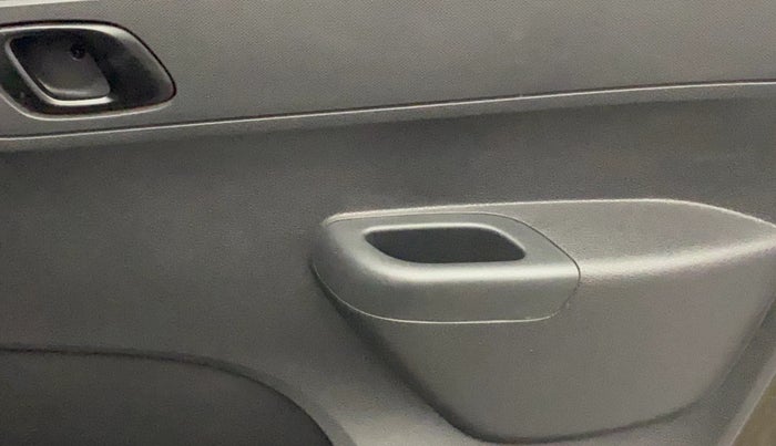 2016 Renault Kwid RXT 0.8, Petrol, Manual, 86,900 km, Driver Side Door Panels Control