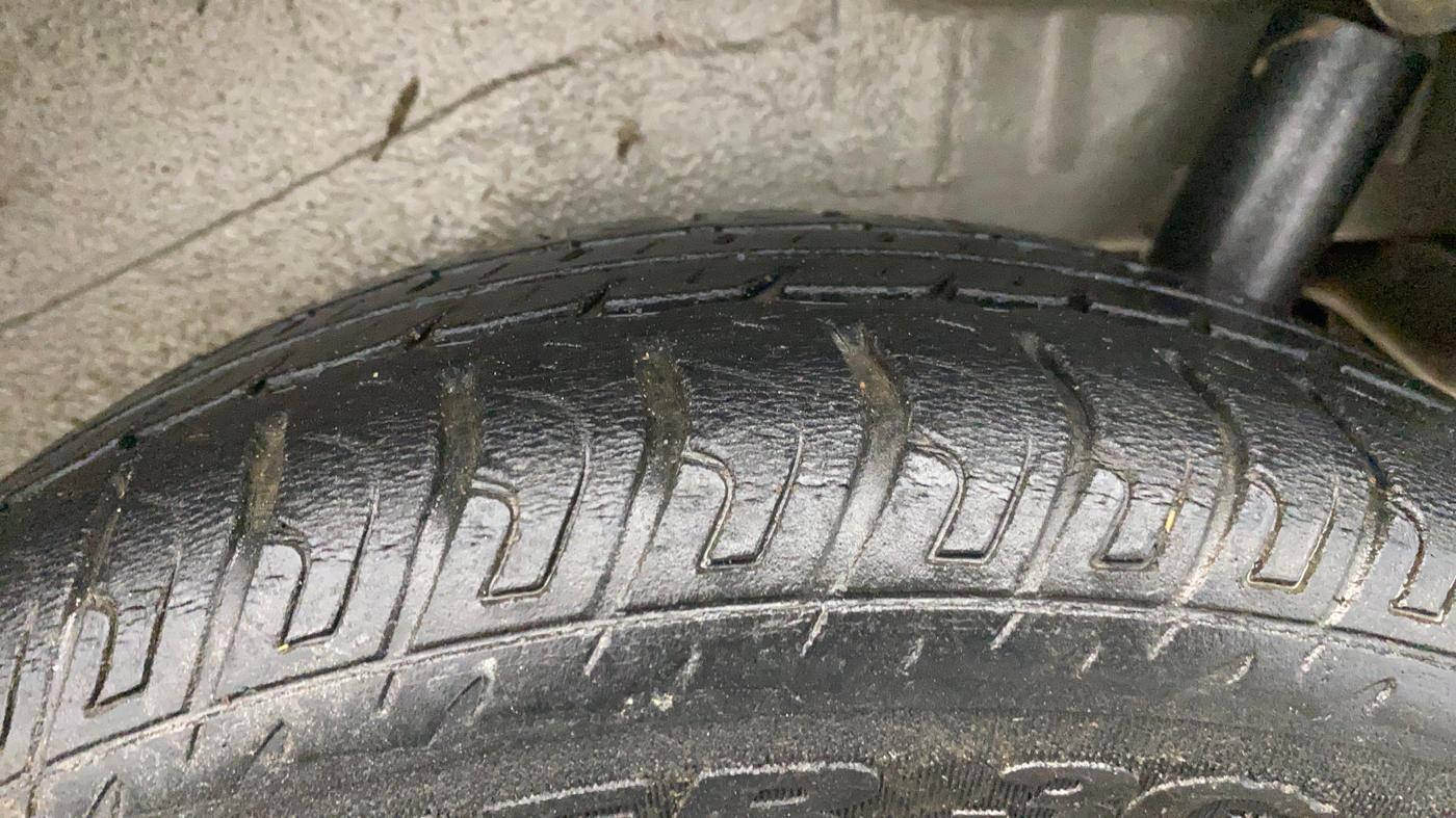 2016 Maruti Wagon R 1.0 VXI AMT, Petrol, Automatic, 61,534 km, Left Rear Tyre Tread