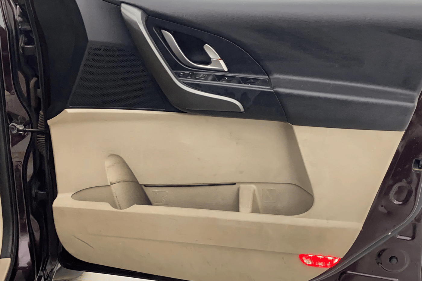 2017 Mahindra XUV500 W10 AT, Diesel, Automatic, 24,661 km, Driver Side Door Panels Control