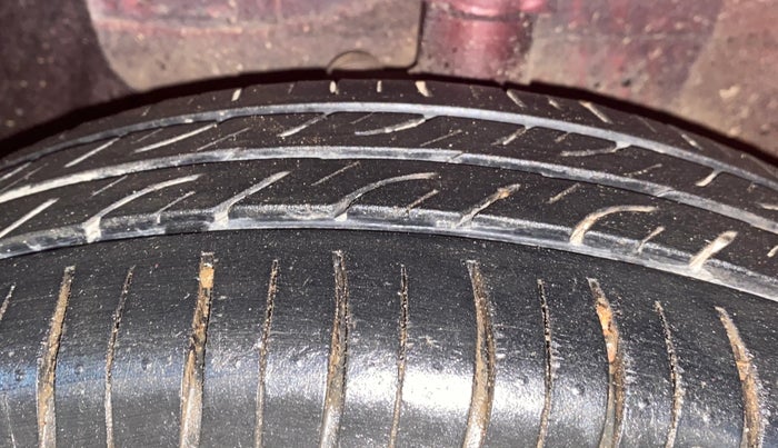 2015 Hyundai Elite i20 MAGNA 1.2, Petrol, Manual, 67,467 km, Left Front Tyre Tread