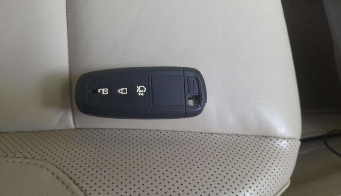 2020 Ford Endeavour TITANIUM PLUS 2.0 4X2 AT SUNROOF, Diesel, Automatic, 98,458 km, Key Close Up