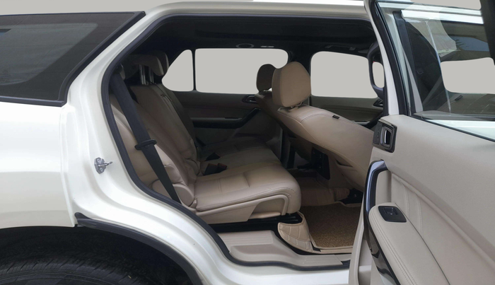 2020 Ford Endeavour TITANIUM PLUS 2.0 4X2 AT SUNROOF, Diesel, Automatic, 98,458 km, Right Side Rear Door Cabin