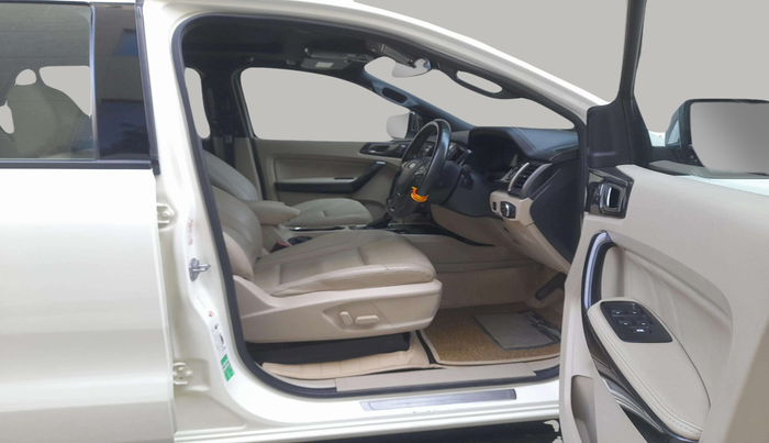 2020 Ford Endeavour TITANIUM PLUS 2.0 4X2 AT SUNROOF, Diesel, Automatic, 98,458 km, Right Side Front Door Cabin