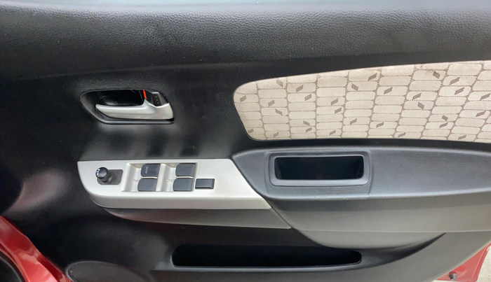 2016 Maruti Wagon R 1.0 VXI, Petrol, Manual, 1,21,513 km, Driver Side Door Panels Control