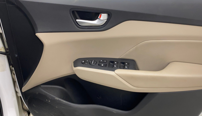 2019 Hyundai Verna 1.6 VTVT SX O, Petrol, Manual, 34,916 km, Driver Side Door Panels Control