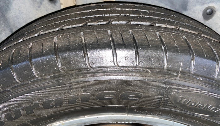 2021 MG HECTOR PLUS SUPER 1.5 PETROL TURBO HYBRID MT 7-STR, Petrol, Manual, 30,423 km, Right Rear Tyre Tread