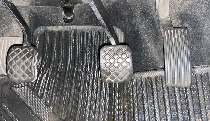 2021 MG HECTOR PLUS SUPER 1.5 PETROL TURBO HYBRID MT 7-STR, Petrol, Manual, 30,423 km, Pedals