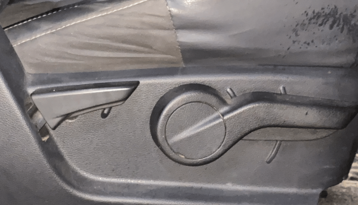 2021 Mahindra Thar LX  P 4WD AT CONVERTIBLE, Petrol, Automatic, 32,876 km, Driver Side Adjustment Panel