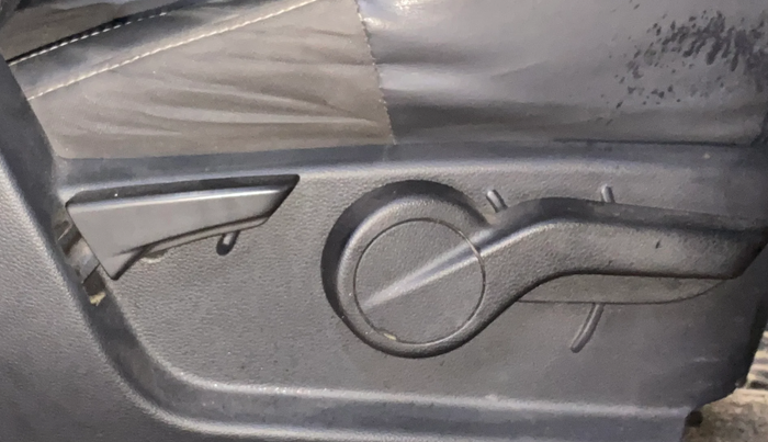 2021 Mahindra Thar LX  P 4WD AT CONVERTIBLE, Petrol, Automatic, 32,820 km, Driver Side Adjustment Panel