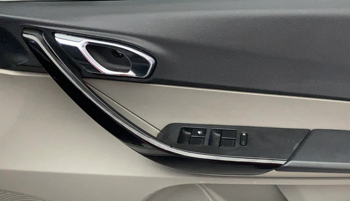 2018 Tata Tiago XZ PETROL, Petrol, Manual, 70,316 km, Driver Side Door Panels Control