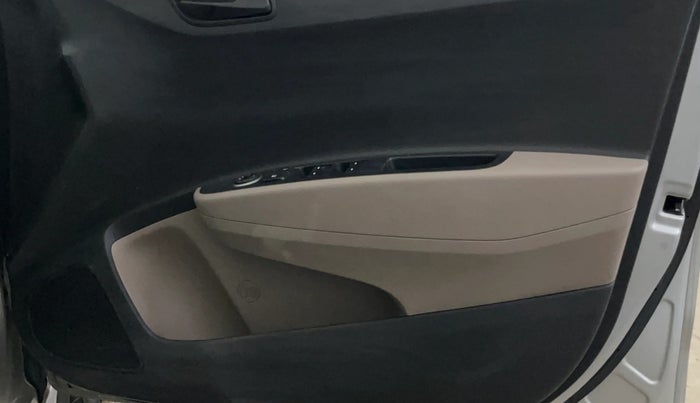 2017 Hyundai Grand i10 MAGNA AT 1.2 KAPPA VTVT, Petrol, Automatic, 16,387 km, Driver Side Door Panels Control
