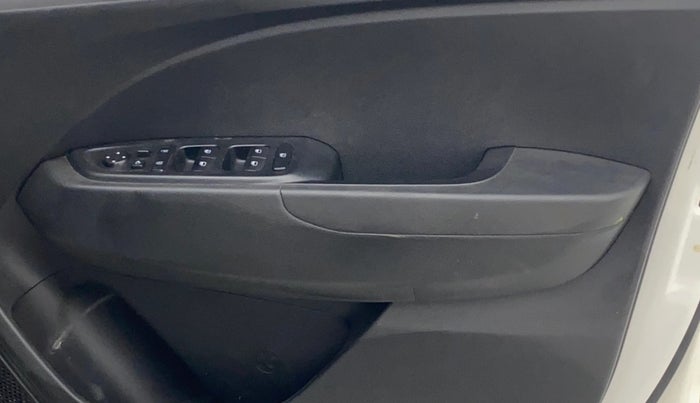 2020 Hyundai VENUE SX PLUS 1.0 TURBO DCT, Petrol, Automatic, 1,14,014 km, Driver Side Door Panels Control