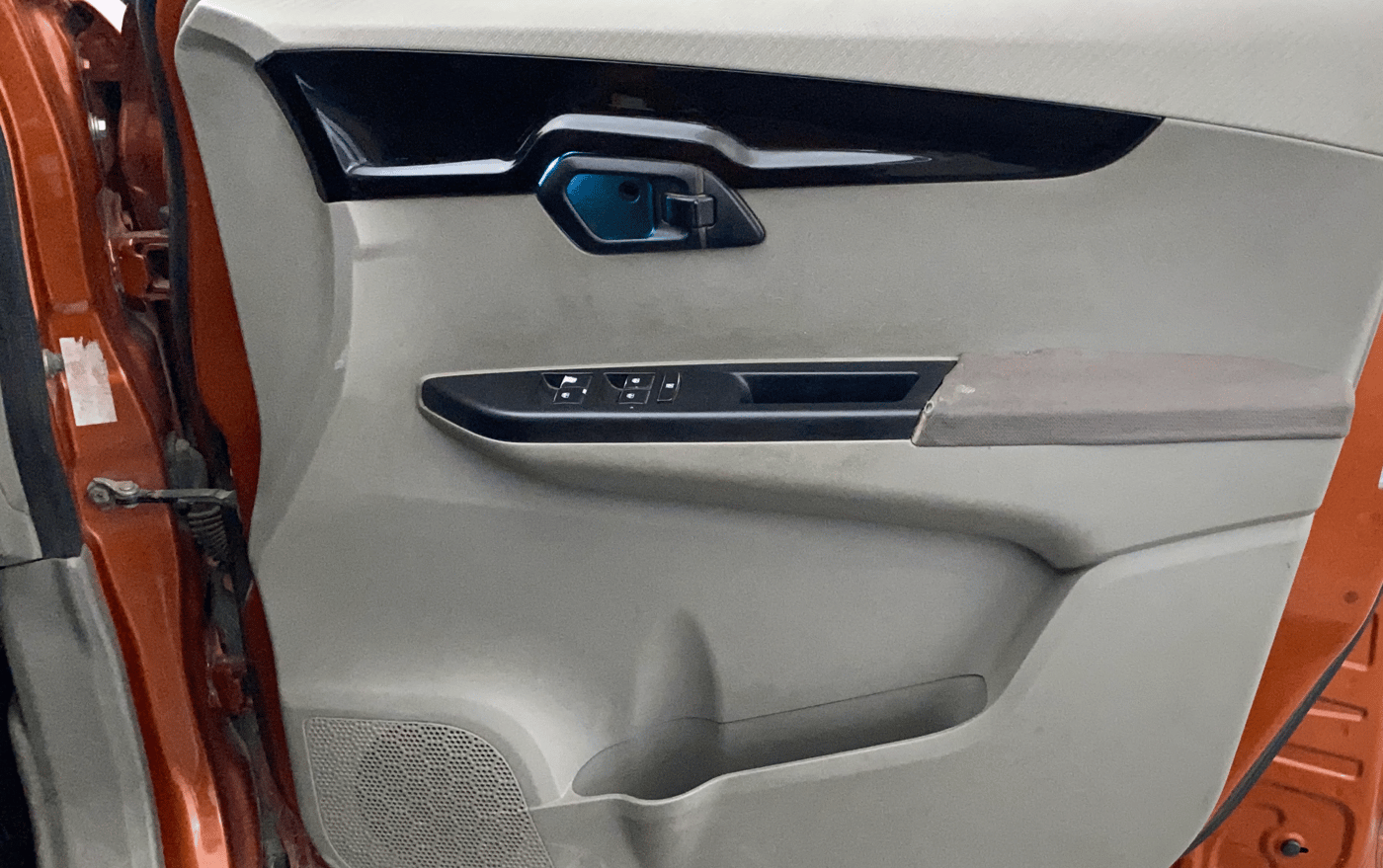 2016 Mahindra Kuv100 K6 PLUS 6 STR, Petrol, Manual, 69,174 km, Driver Side Door Panels Control
