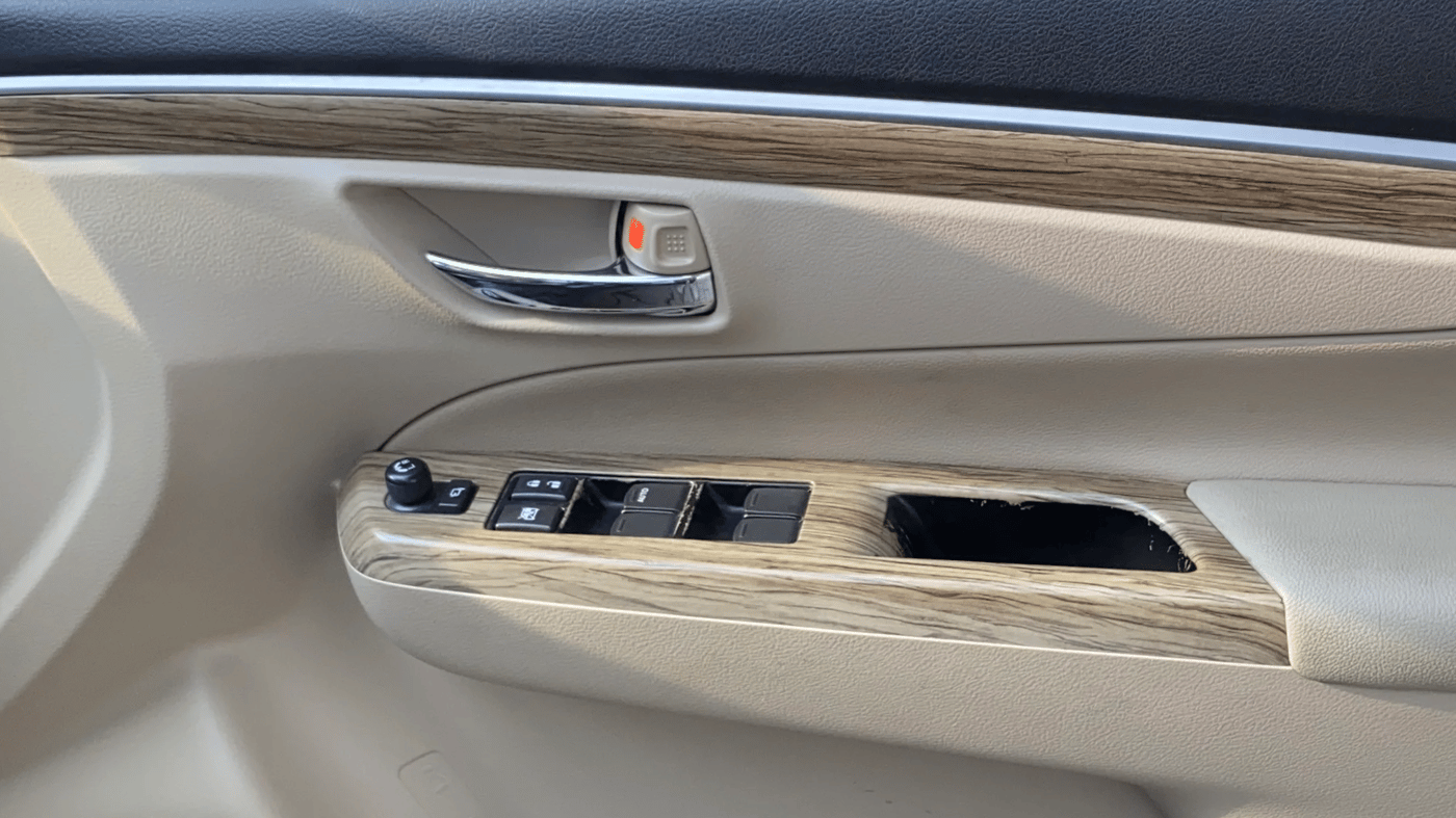 2022 Maruti Ciaz ALPHA  AT 1.5 SHVS PETROL, Petrol, Automatic, 40,947 km, Driver Side Door Panels Control