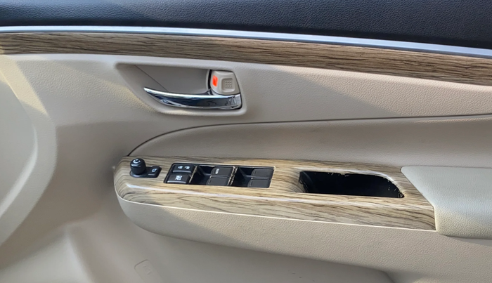 2022 Maruti Ciaz ALPHA  AT 1.5 SHVS PETROL, Petrol, Automatic, 40,947 km, Driver Side Door Panels Control