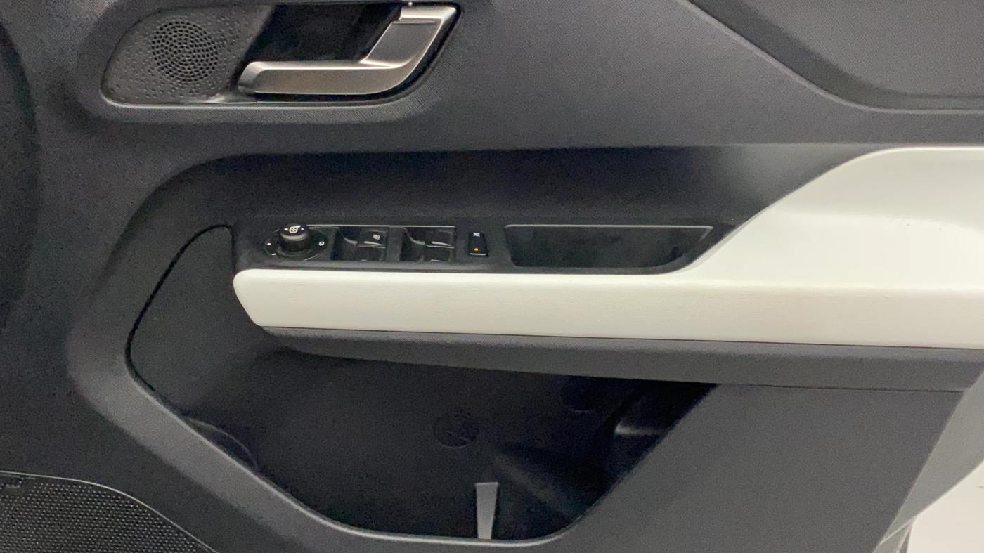 2023 Tata PUNCH CREATIVE  MT, Petrol, Manual, 15,658 km, Driver Side Door Panels Control