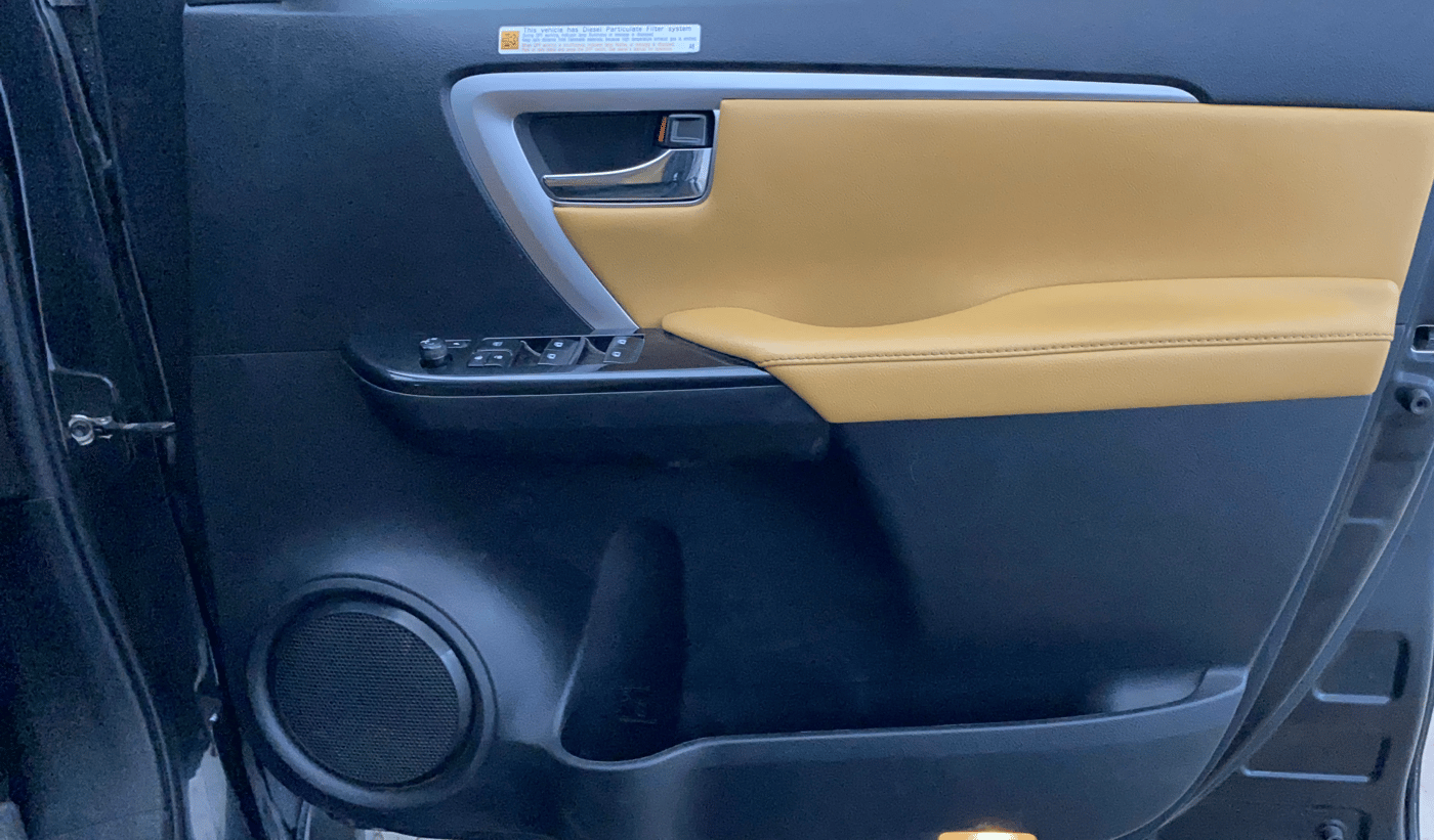 2023 Toyota Fortuner 4X4 AT 2.8 DIESEL, Diesel, Automatic, 83,884 km, Driver Side Door Panels Control