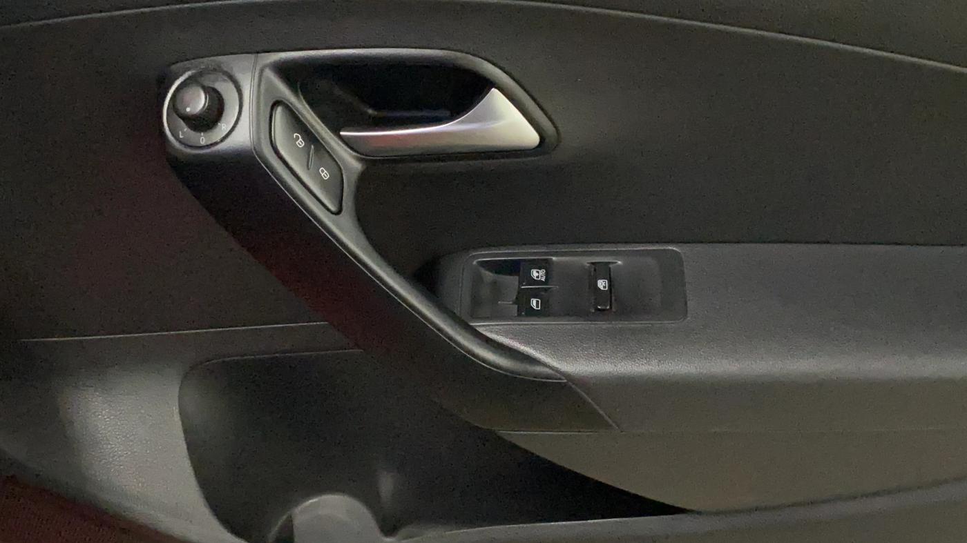 2022 Volkswagen Polo COMFORTLINE 1.0L TSI AT, Petrol, Automatic, 27,123 km, Driver Side Door Panels Control