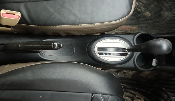 2015 Honda Brio VX AT, CNG, Automatic, 75,747 km, Gear Lever