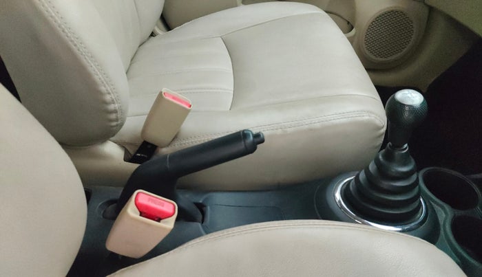 2013 Honda Amaze 1.5L I-DTEC S, Diesel, Manual, 83,596 km, Gear Lever