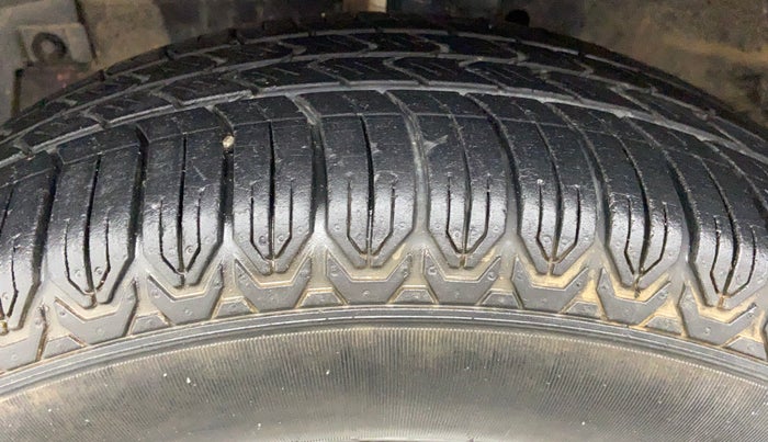 2012 Maruti Swift VXI D, Petrol, Manual, 39,308 km, Left Front Tyre Tread