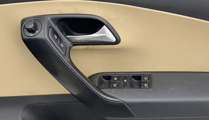 2017 Volkswagen Ameo HIGHLINE PLUS 1.5L AT 16 ALLOY, Diesel, Automatic, 1,45,469 km, Driver Side Door Panels Control