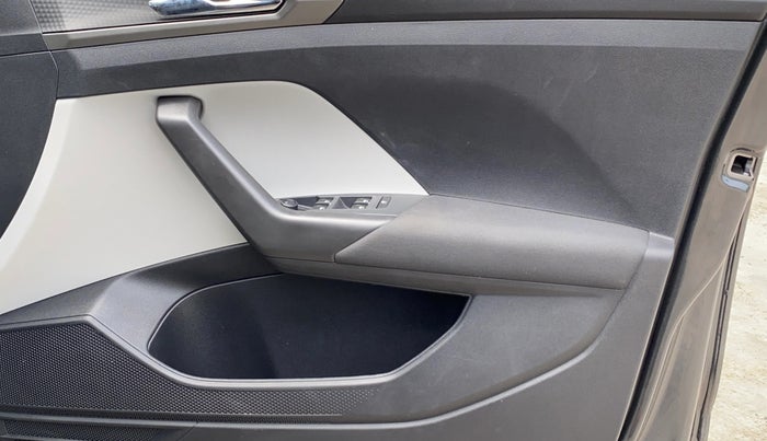 2025 Skoda KUSHAQ AMBITION 1.0L TSI MT, Petrol, Manual, 1,235 km, Driver Side Door Panels Control