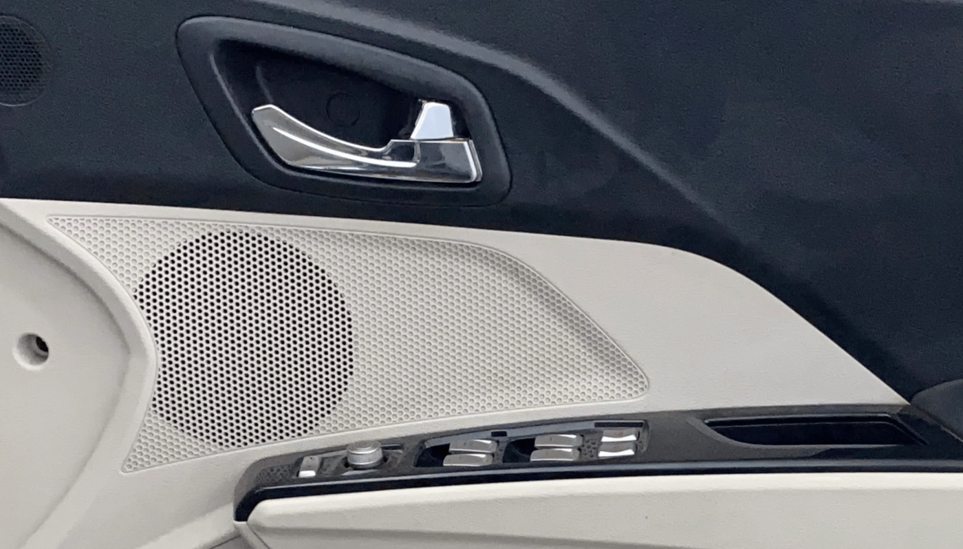 2022 Mahindra XUV300 W8 (O) 1.2 PETROL AMT, Petrol, Automatic, 47,638 km, Driver Side Door Panels Control