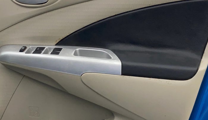 2015 Toyota Etios Liva V, Petrol, Manual, 77,618 km, Driver Side Door Panels Control