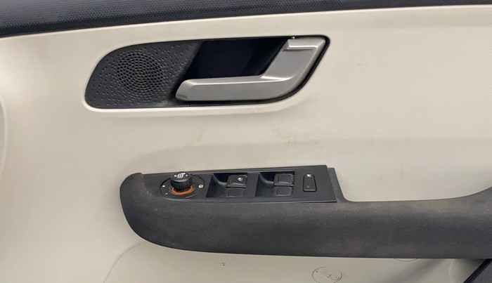 2023 Tata ALTROZ  XZ PLUS (S) , Diesel, Manual, 59,013 km, Driver Side Door Panels Control