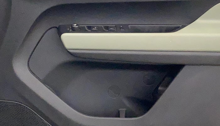 2022 Tata PUNCH ADVENTURE MT, Petrol, Manual, 37,204 km, Driver Side Door Panels Control