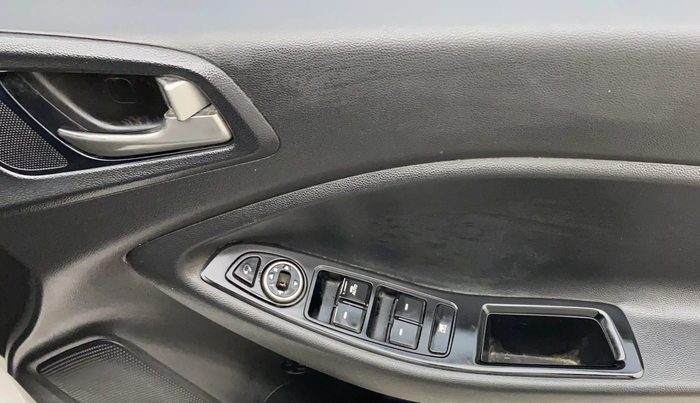 2017 Hyundai i20 Active 1.2 SX, Petrol, Manual, 1,13,207 km, Driver Side Door Panels Control