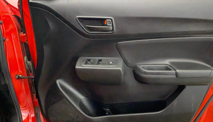 2022 Maruti Swift LXI, Petrol, Manual, 10,391 km, Driver Side Door Panels Control