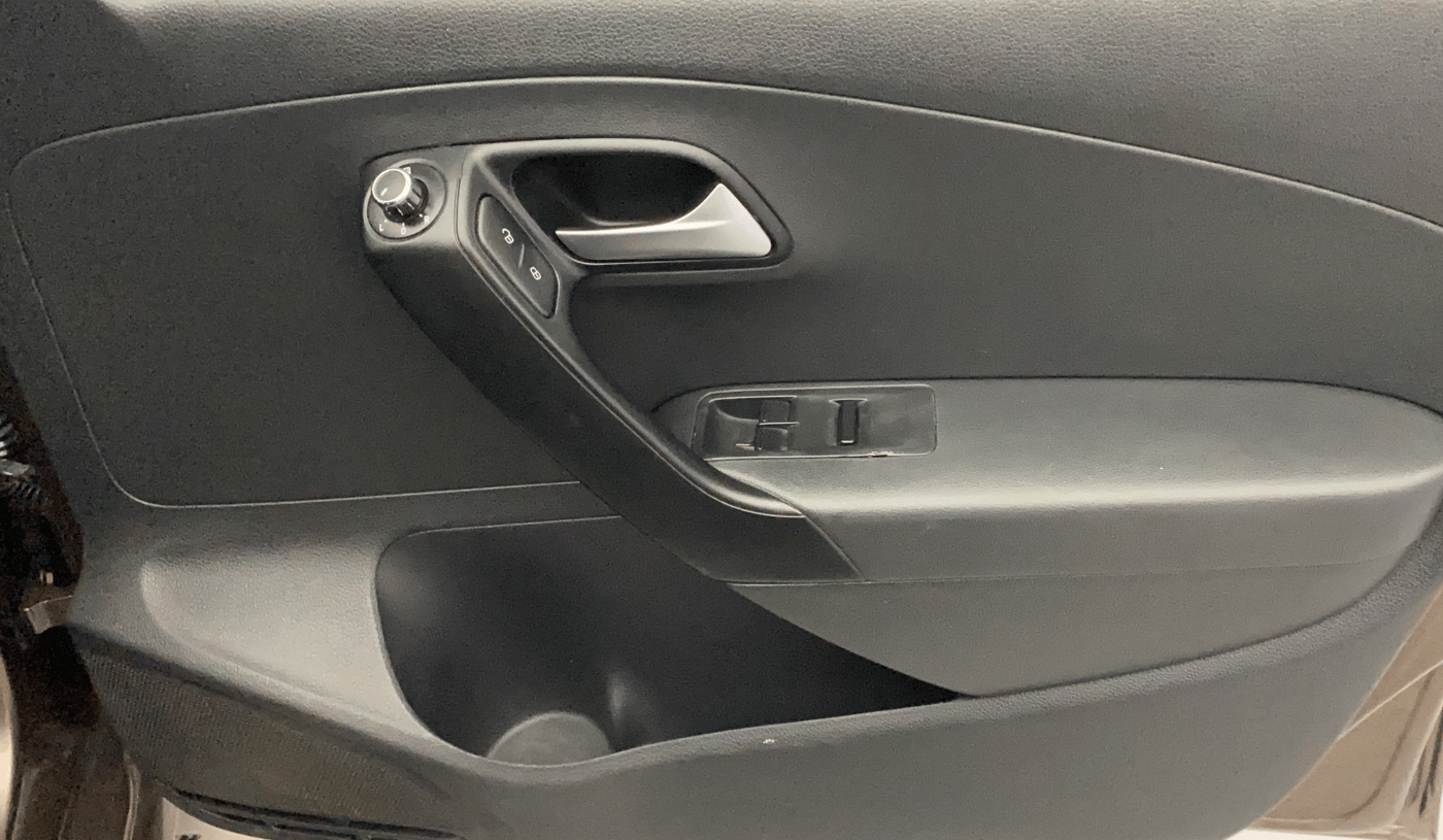 2019 Volkswagen Polo COMFORTLINE 1.0L MPI, Petrol, Manual, 75,571 km, Driver Side Door Panels Control
