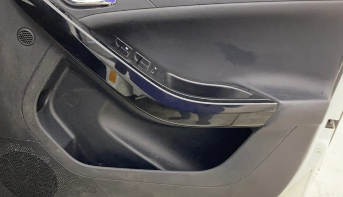 2023 Tata NEXON FEARLESS SUNROOF AMT DUAL TONE 1.5 DIESEL, Diesel, Automatic, 43,327 km, Driver Side Door Panels Control
