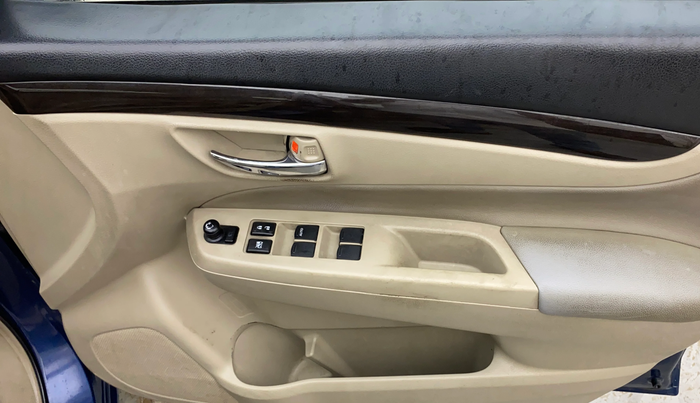 2017 Maruti Ciaz ZETA 1.4  MT PETROL, Petrol, Manual, 81,900 km, Driver Side Door Panels Control