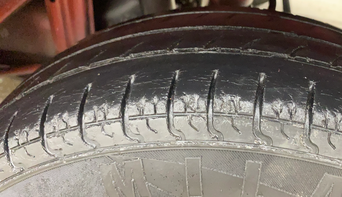 2014 Maruti Alto 800 LXI, Petrol, Manual, 52,229 km, Left Rear Tyre Tread