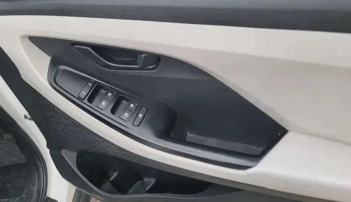 2017 Hyundai Creta E PLUS 1.4 DIESEL, Diesel, Manual, 62,300 km, Driver Side Door Panels Control