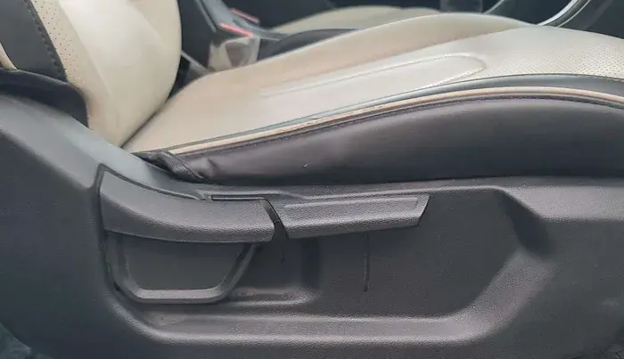 2017 Hyundai Creta E PLUS 1.4 DIESEL, Diesel, Manual, 62,300 km, Driver Side Adjustment Panel