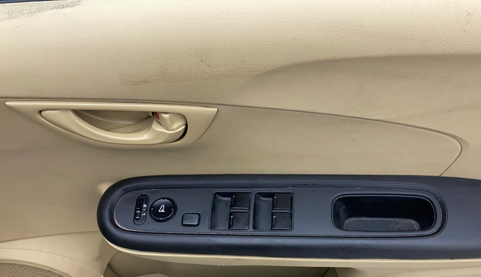 2016 Honda Amaze 1.2L I-VTEC S, Petrol, Manual, 1,06,842 km, Driver Side Door Panels Control