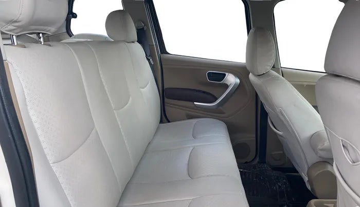 2017 Mahindra TUV300 T8, Diesel, Manual, 81,235 km, Right Side Rear Door Cabin