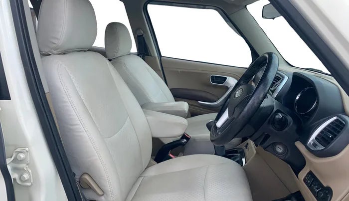 2017 Mahindra TUV300 T8, Diesel, Manual, 81,235 km, Right Side Front Door Cabin