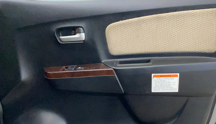 2018 Maruti Wagon R 1.0 LXI CNG, CNG, Manual, 49,396 km, Driver Side Door Panels Control